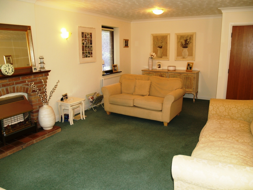 2 bedroom ground floor apartment SSTC in Solihull - photograph 2.