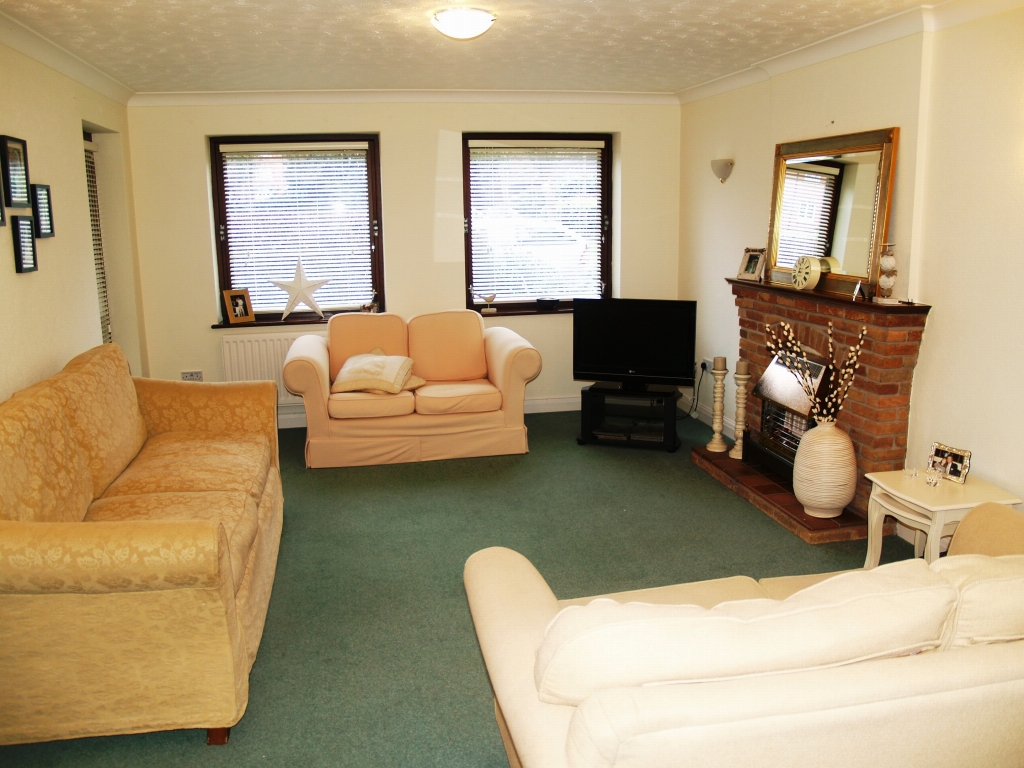 2 bedroom ground floor apartment SSTC in Solihull - photograph 3.