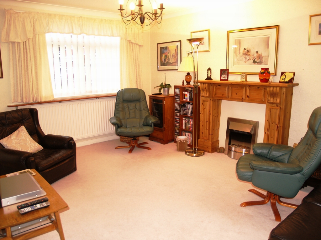 3 bedroom first floor apartment SSTC in Solihull - photograph 3.