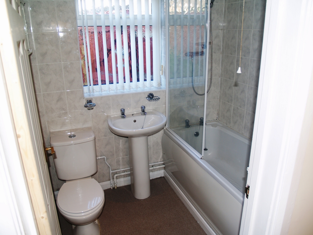 3 bedroom end terraced house SSTC in Birmingham - photograph 4.