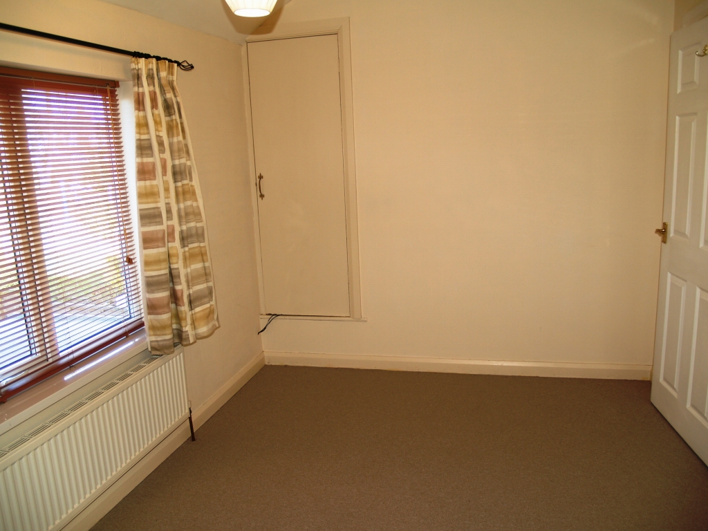 3 bedroom end terraced house SSTC in Birmingham - photograph 5.