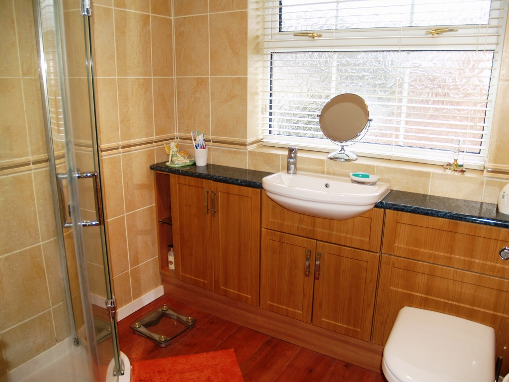 3 bedroom detached house SSTC in Solihull - photograph 9.