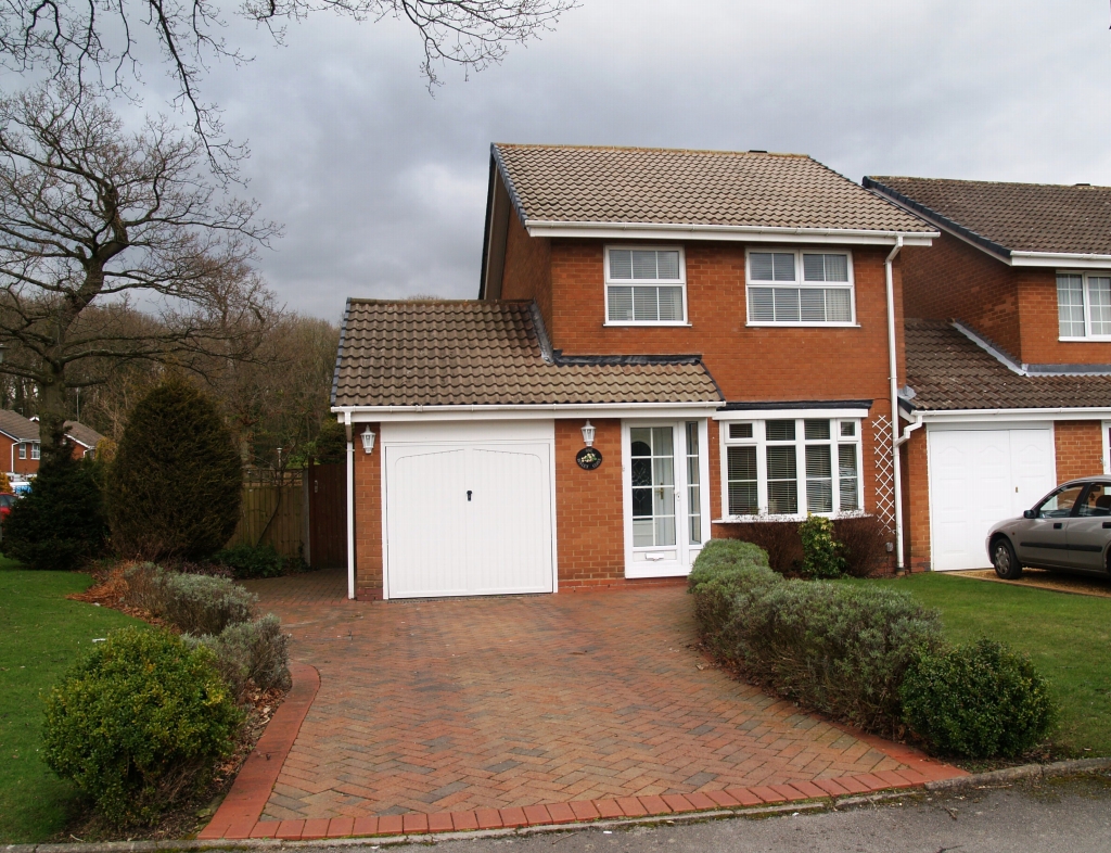 3 bedroom detached house SSTC in Solihull - Main Image.