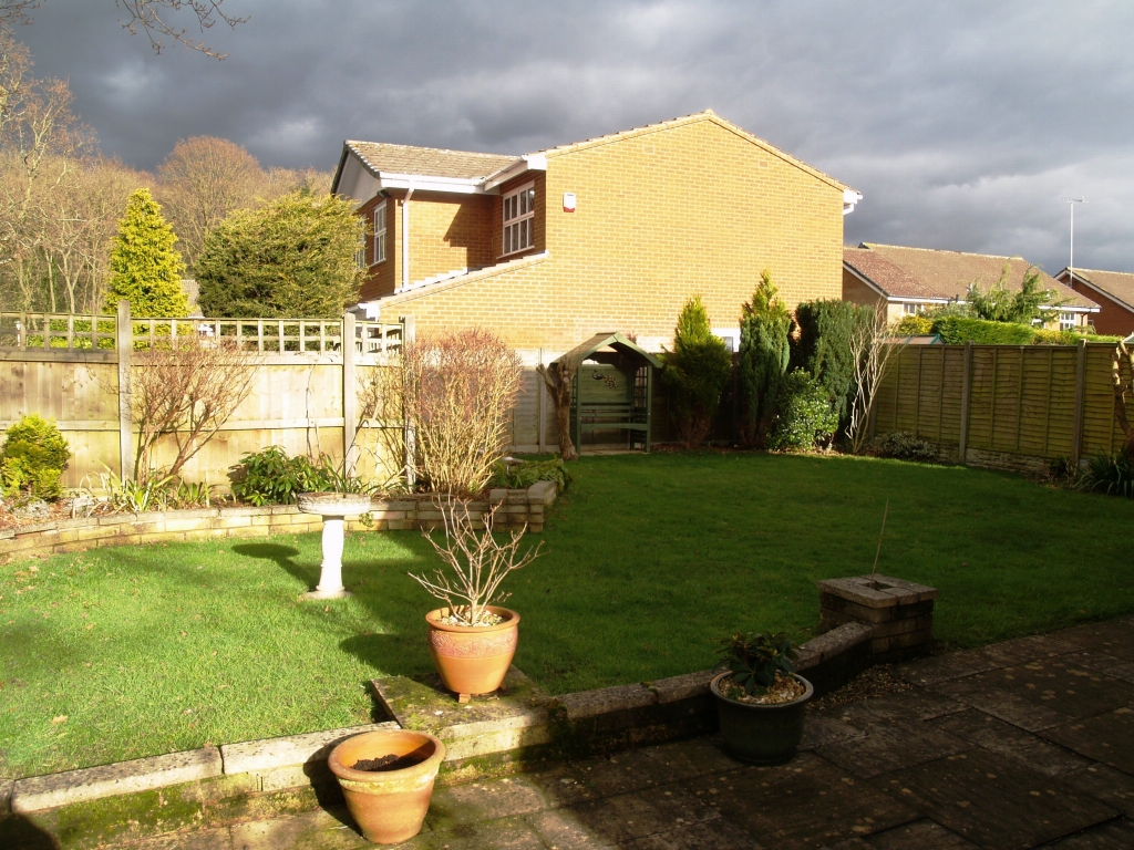 3 bedroom detached house SSTC in Solihull - photograph 10.