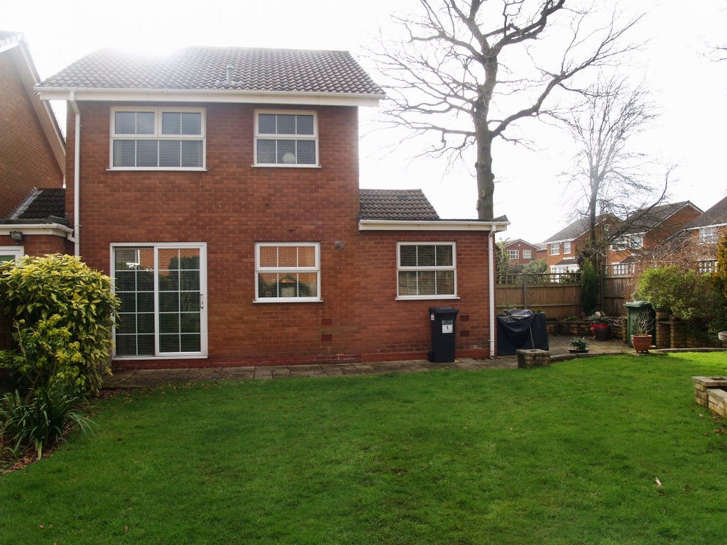 3 bedroom detached house SSTC in Solihull - photograph 11.