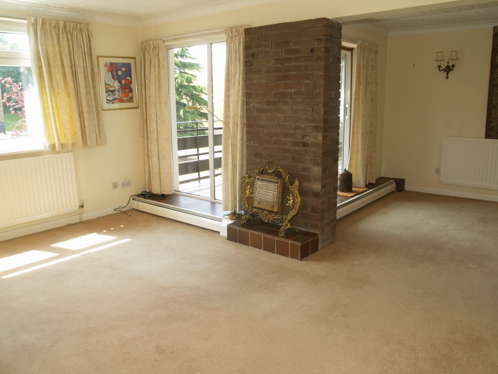 3 bedroom first floor apartment SSTC in Solihull - photograph 3.