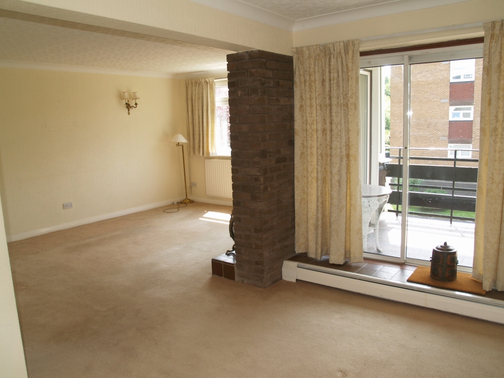 3 bedroom first floor apartment SSTC in Solihull - photograph 4.