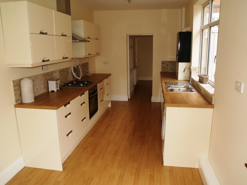 3 bedroom mid terraced house SSTC in Birmingham - Main Image.