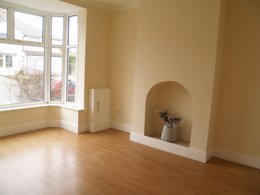 3 bedroom mid terraced house SSTC in Birmingham - photograph 3.