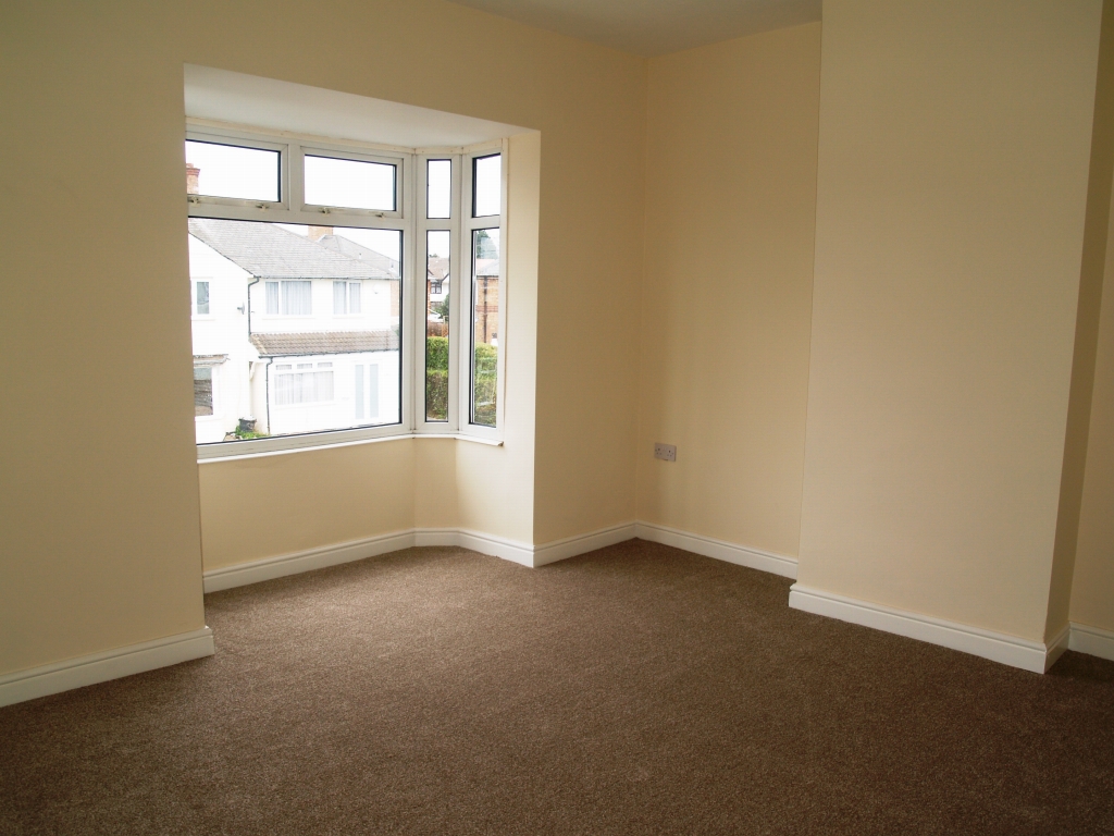 3 bedroom mid terraced house SSTC in Birmingham - photograph 5.