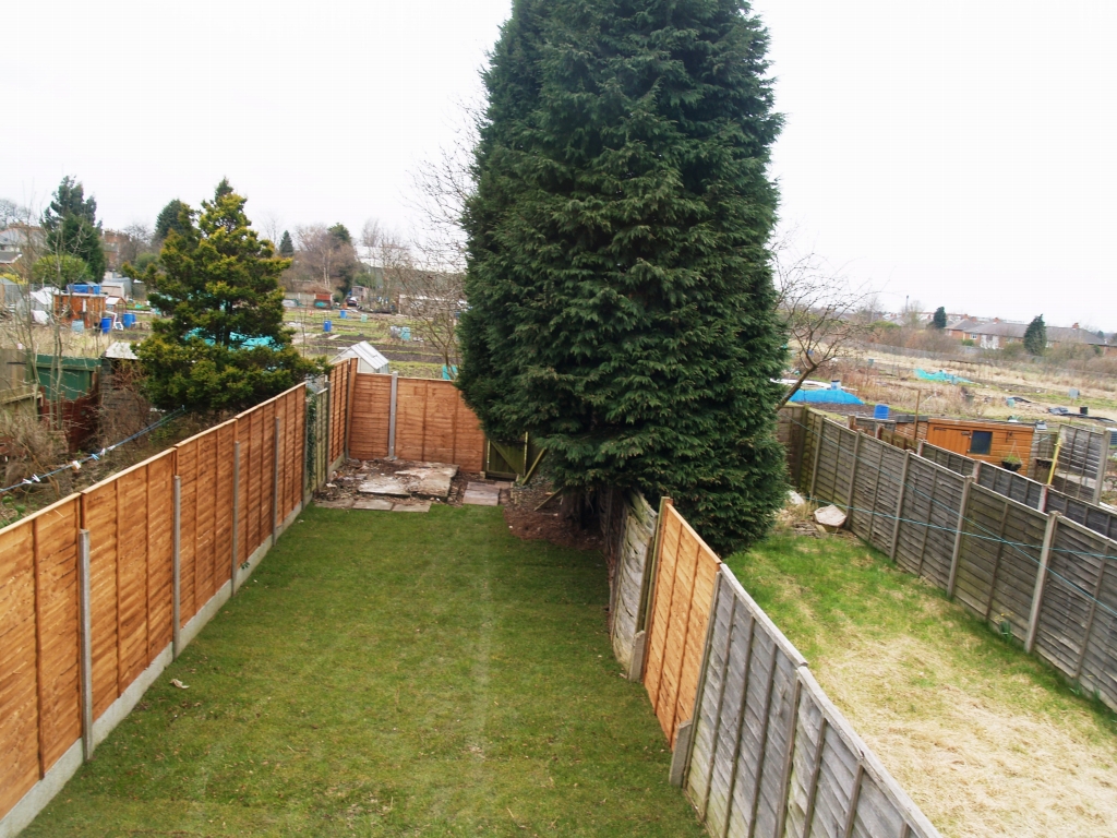 3 bedroom mid terraced house SSTC in Birmingham - photograph 7.