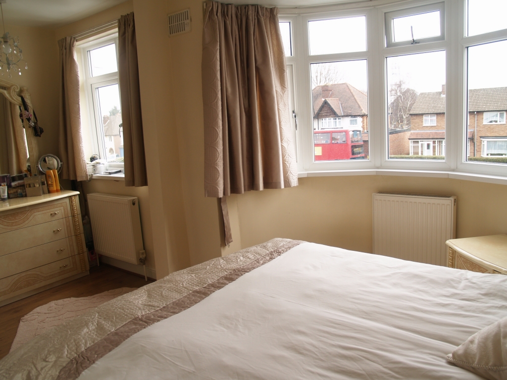 3 bedroom semi detached house SSTC in Solihull - photograph 6.