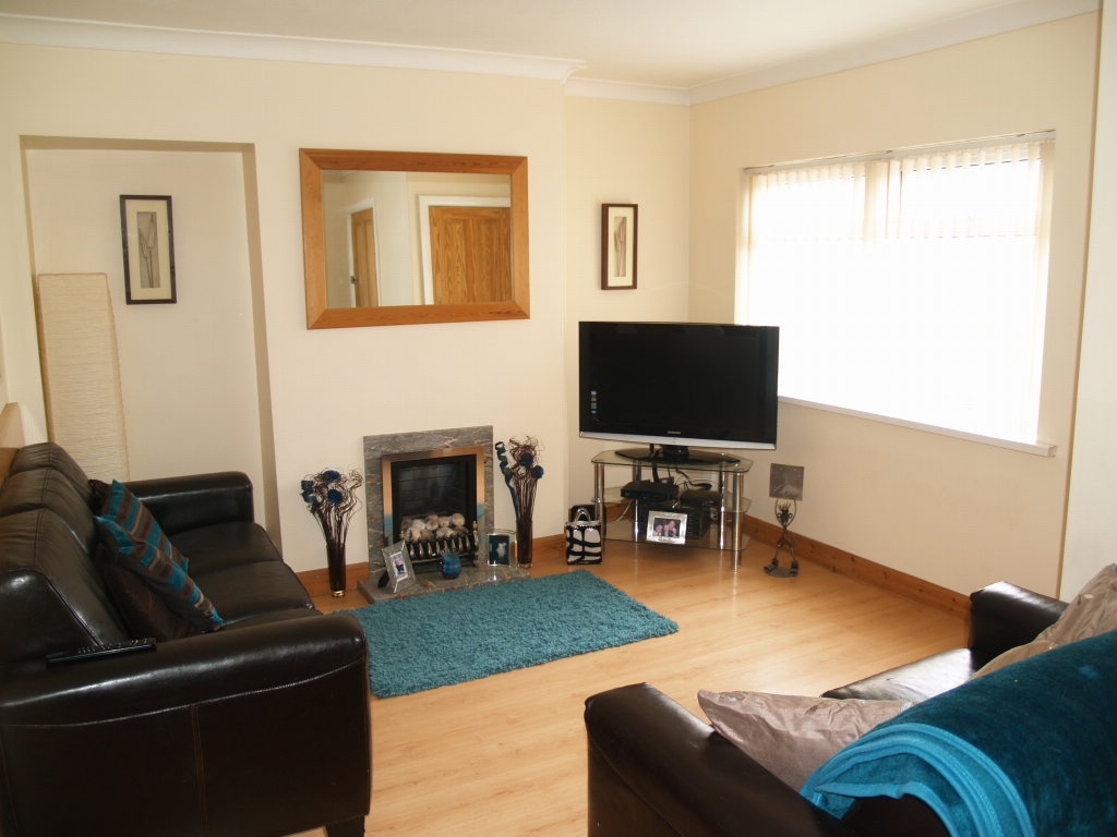 3 bedroom mid terraced house SSTC in Birmingham - photograph 2.