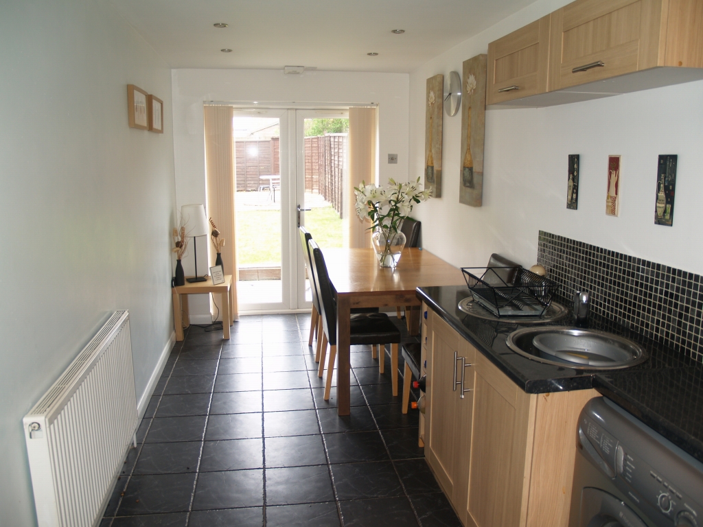 3 bedroom mid terraced house SSTC in Birmingham - photograph 4.