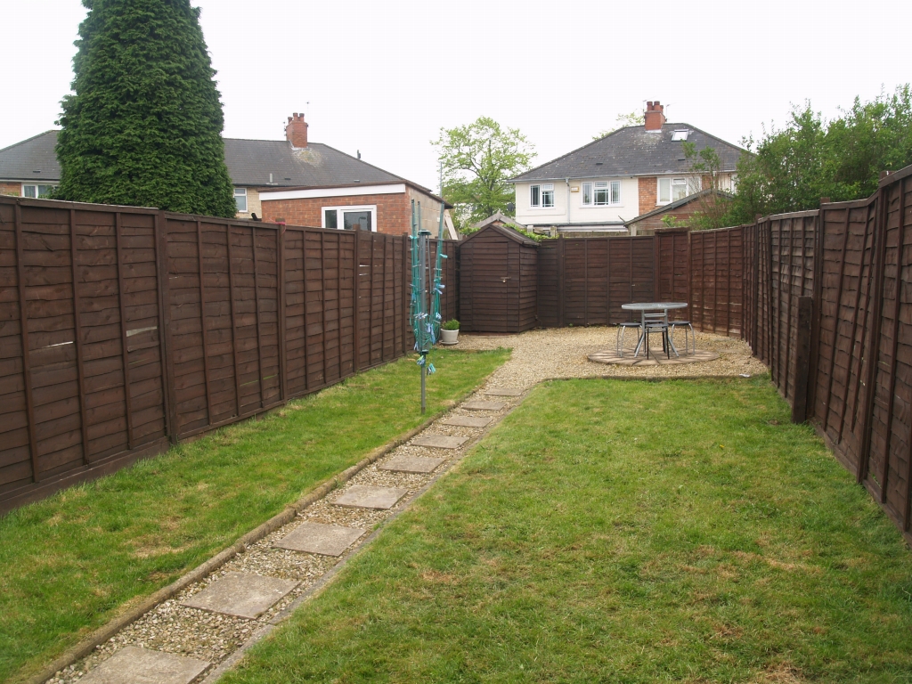 3 bedroom mid terraced house SSTC in Birmingham - photograph 9.