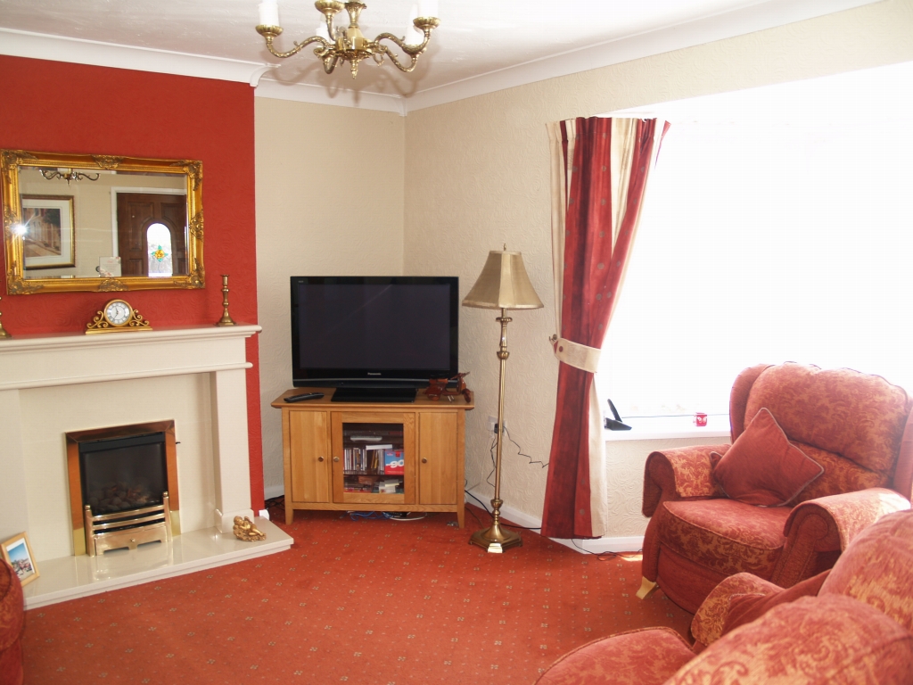 2 bedroom end terraced house SSTC in Birmingham - photograph 4.