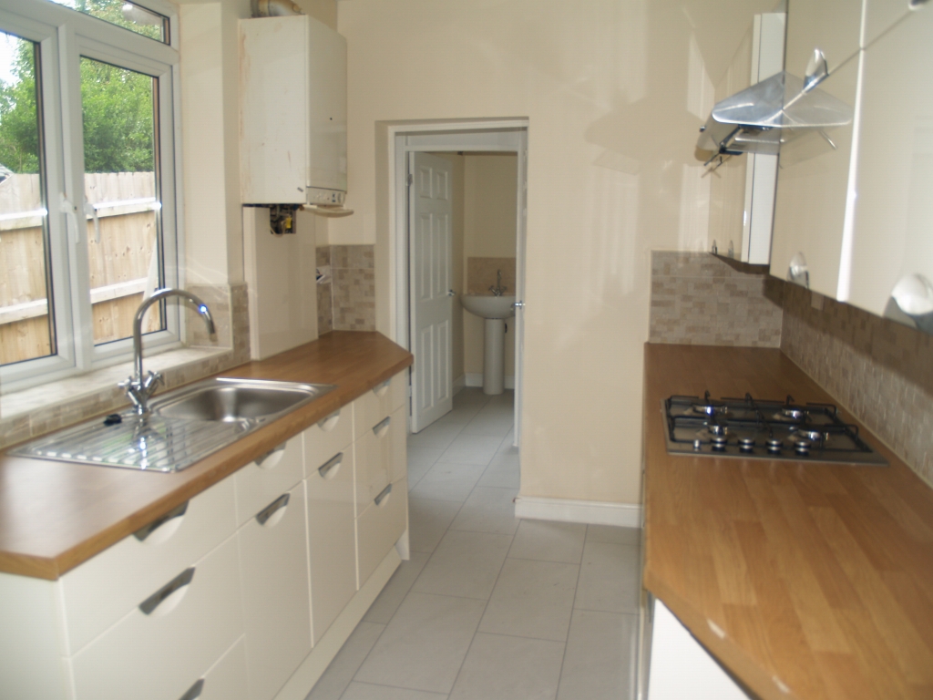 3 bedroom mid terraced house SSTC in Birmingham - photograph 2.