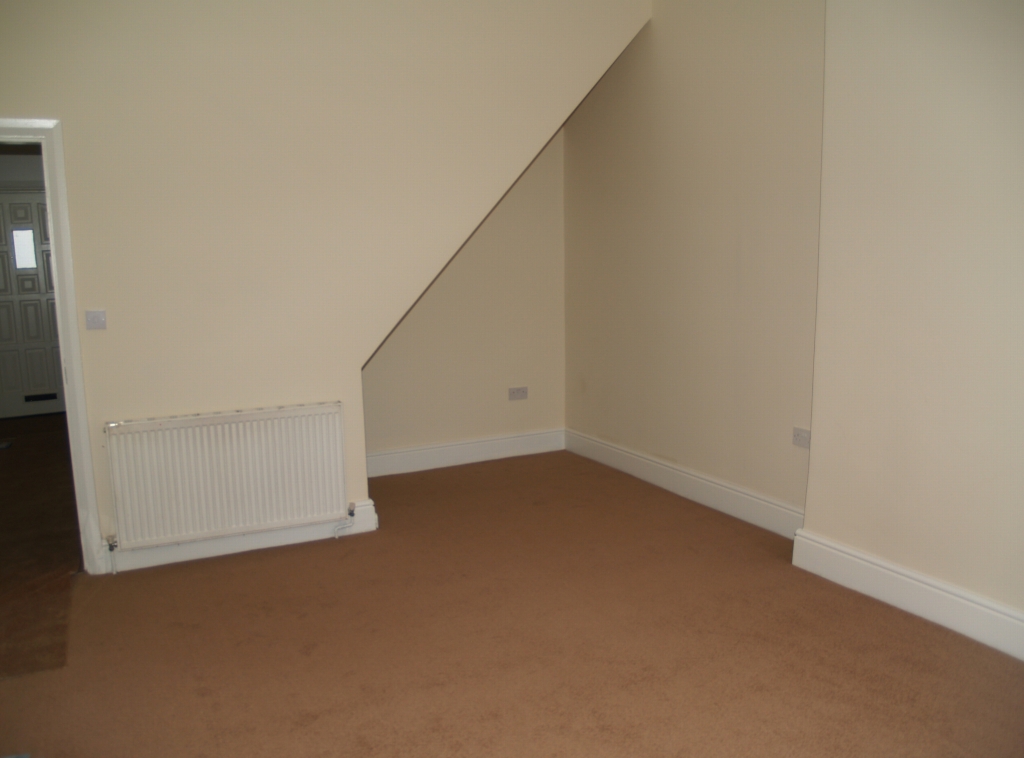 3 bedroom mid terraced house SSTC in Birmingham - photograph 5.