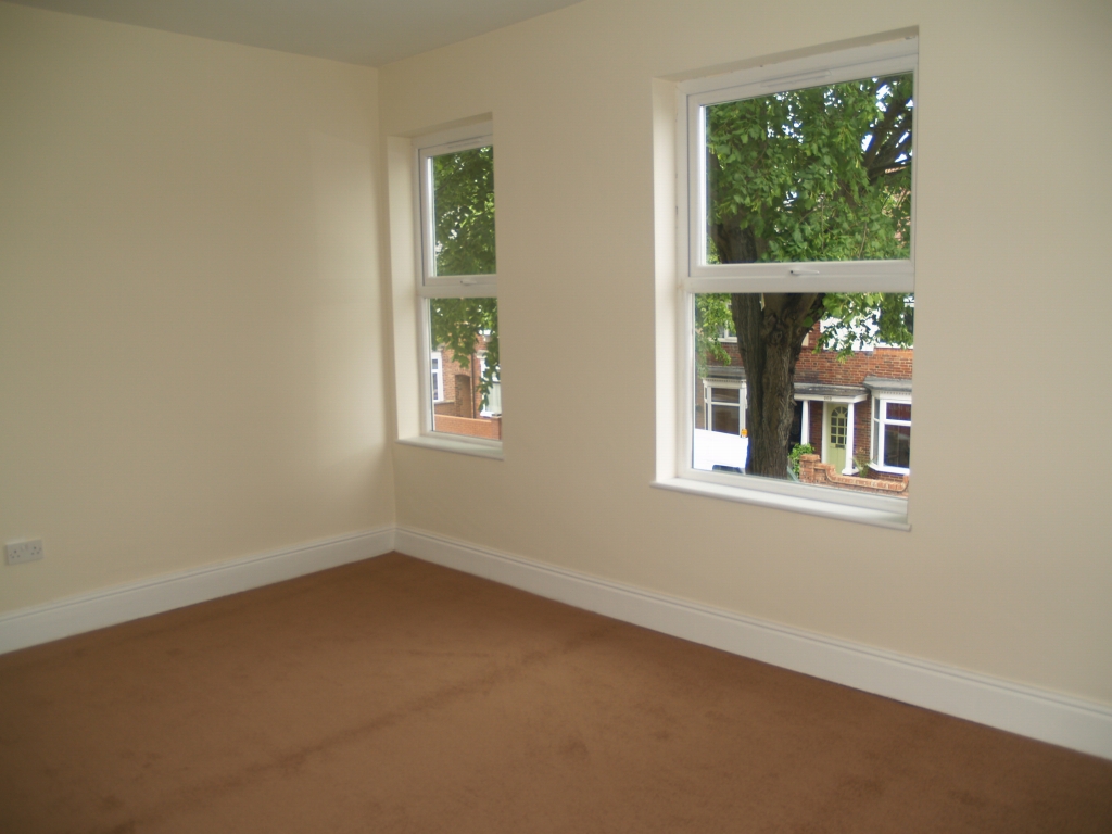 3 bedroom mid terraced house SSTC in Birmingham - photograph 6.