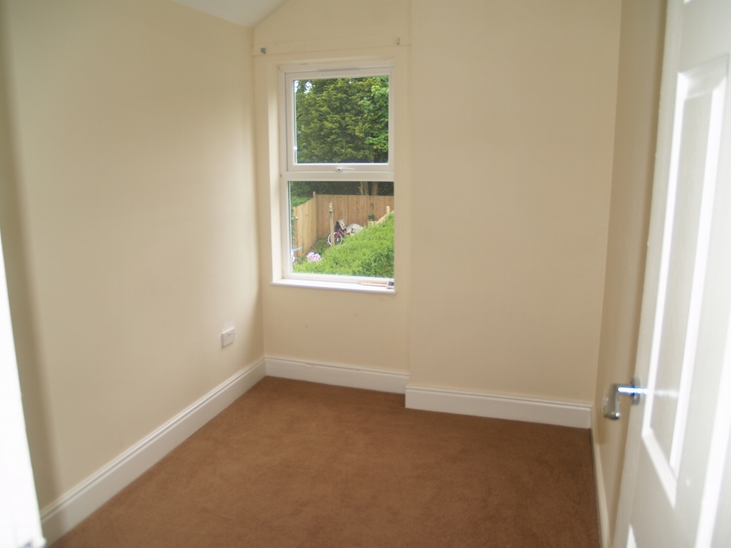 3 bedroom mid terraced house SSTC in Birmingham - photograph 8.