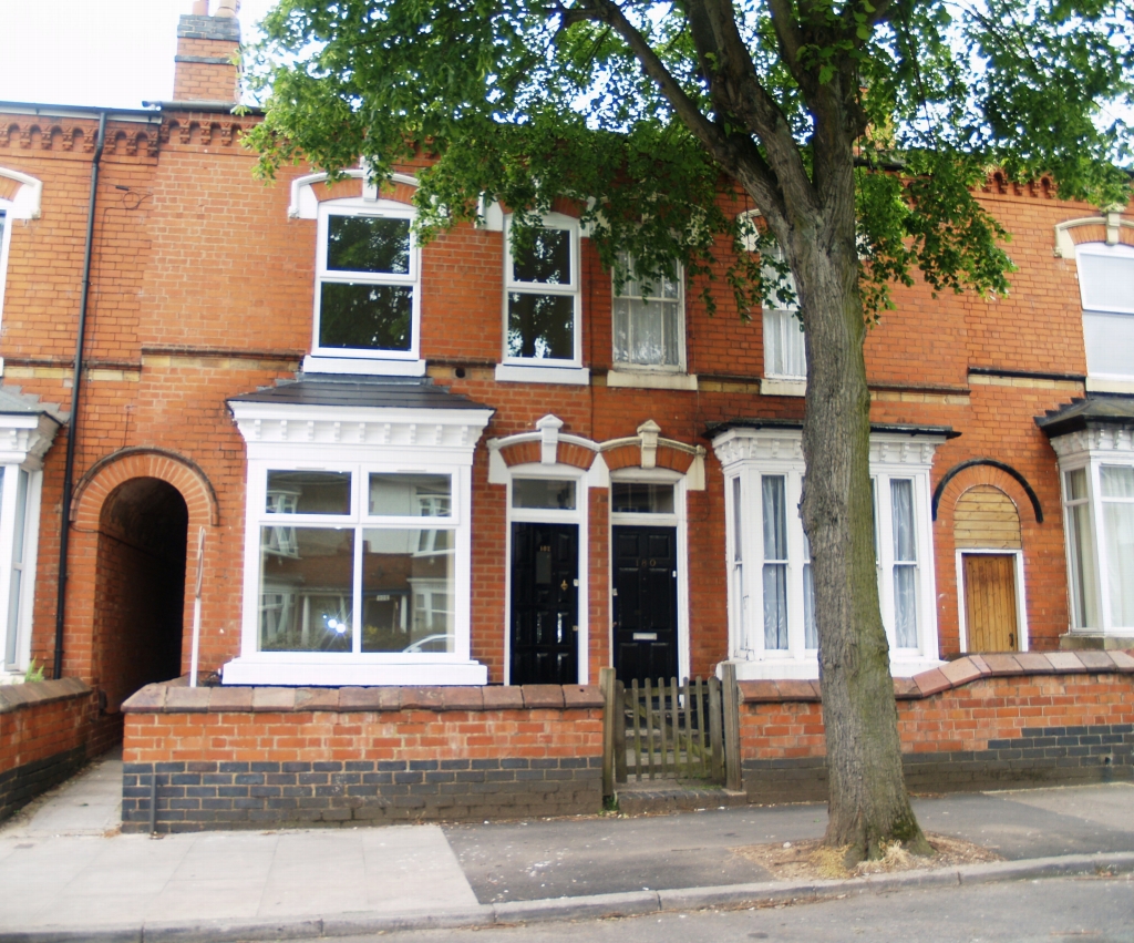 3 bedroom mid terraced house SSTC in Birmingham - photograph 1.