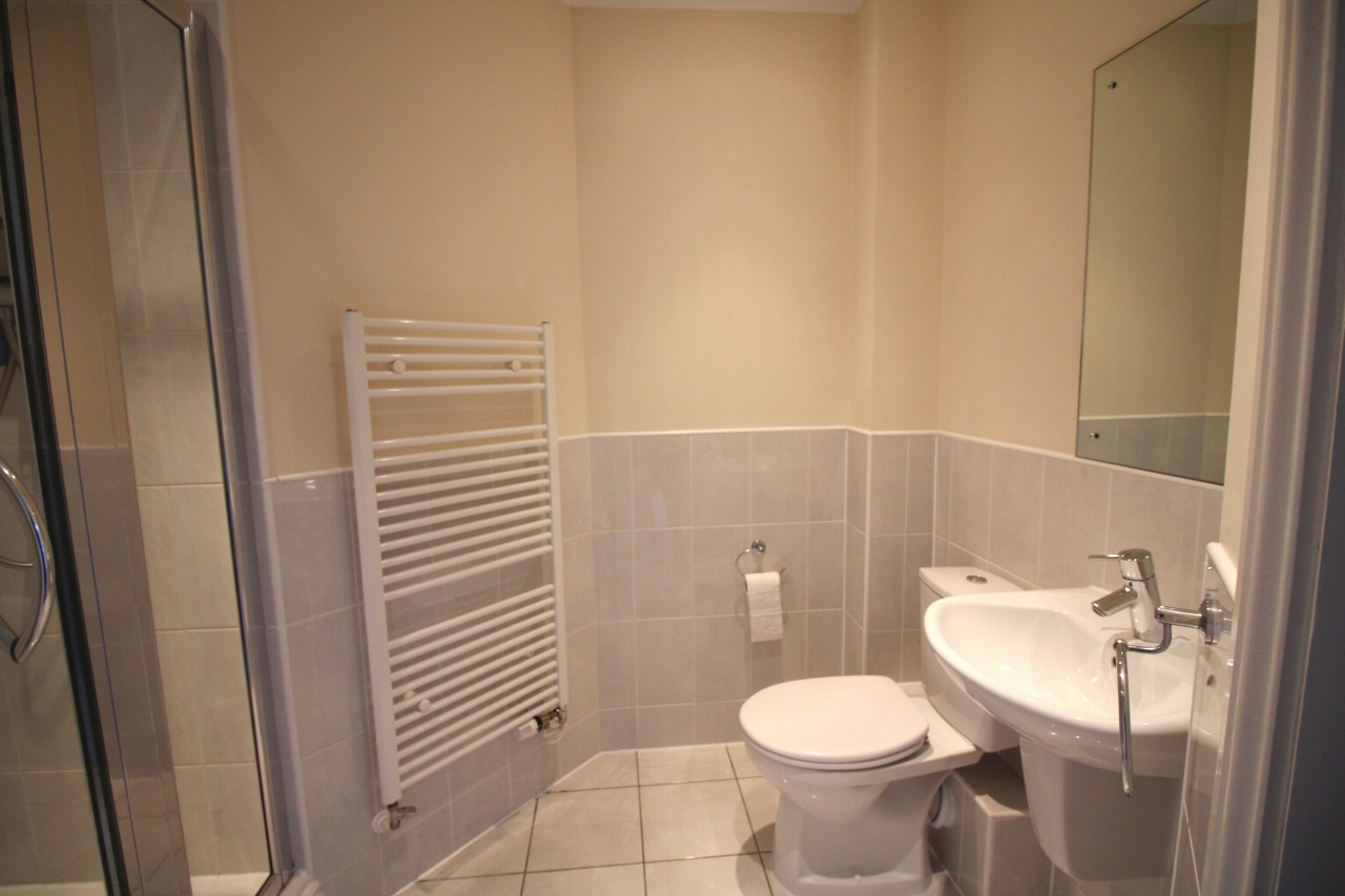 2 bedroom ground floor apartment Application Made in Solihull - photograph 8.