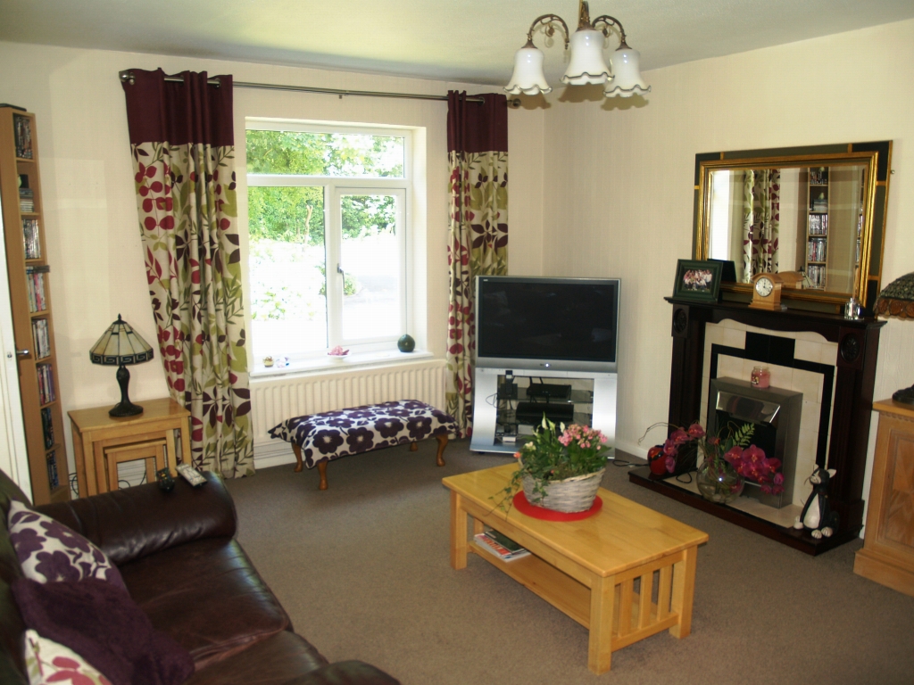 3 bedroom semi detached house SSTC in Solihull - photograph 6.