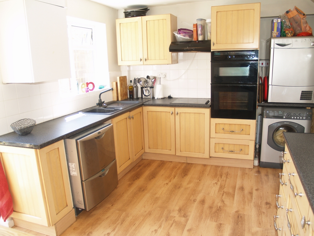 3 bedroom semi detached house SSTC in Solihull - photograph 4.