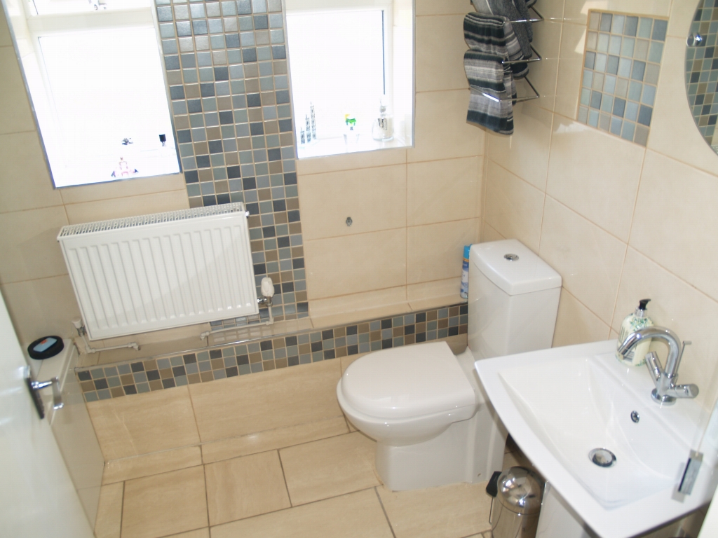 3 bedroom semi detached house SSTC in Solihull - photograph 8.