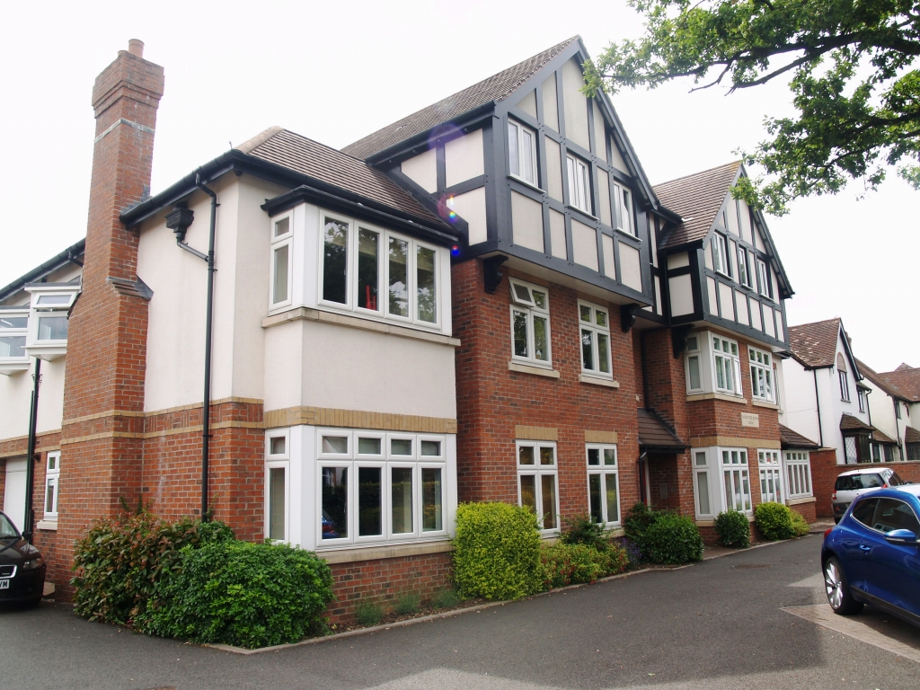 1 bedroom first floor apartment SSTC in Solihull - photograph 1.