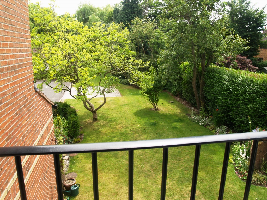 1 bedroom first floor apartment SSTC in Solihull - photograph 8.