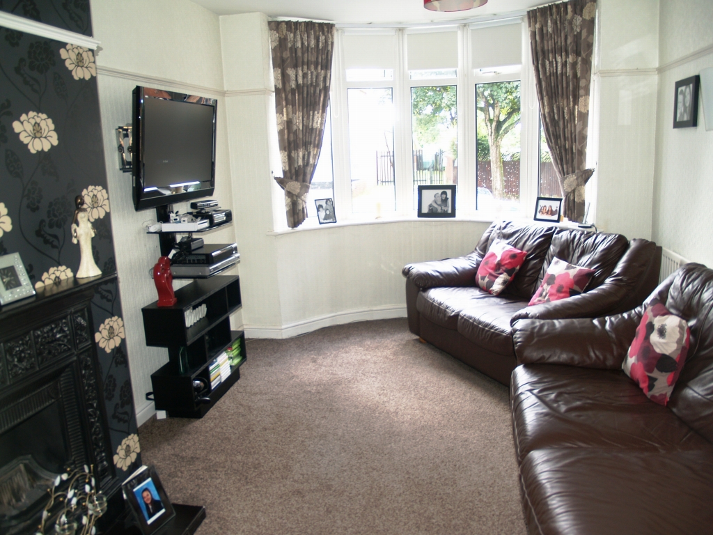 3 bedroom semi detached house SSTC in Birmingham - photograph 3.