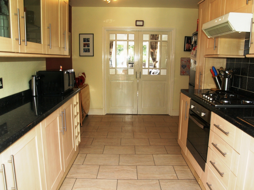 3 bedroom semi detached house SSTC in Birmingham - photograph 5.