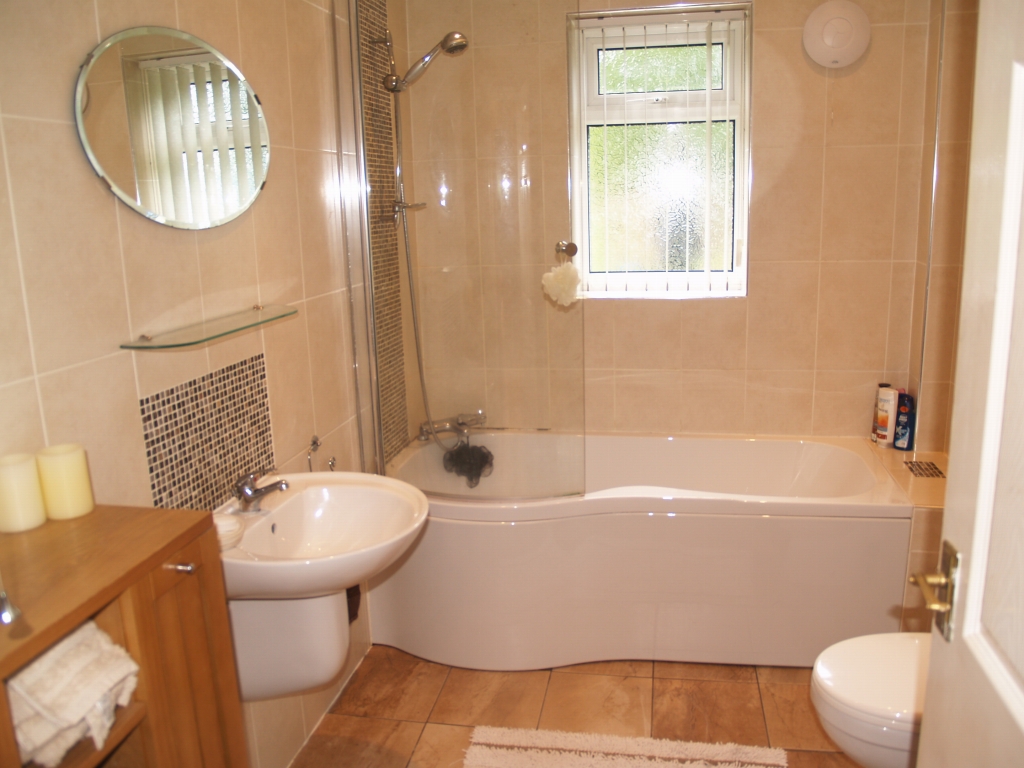 3 bedroom semi detached house SSTC in Birmingham - photograph 7.