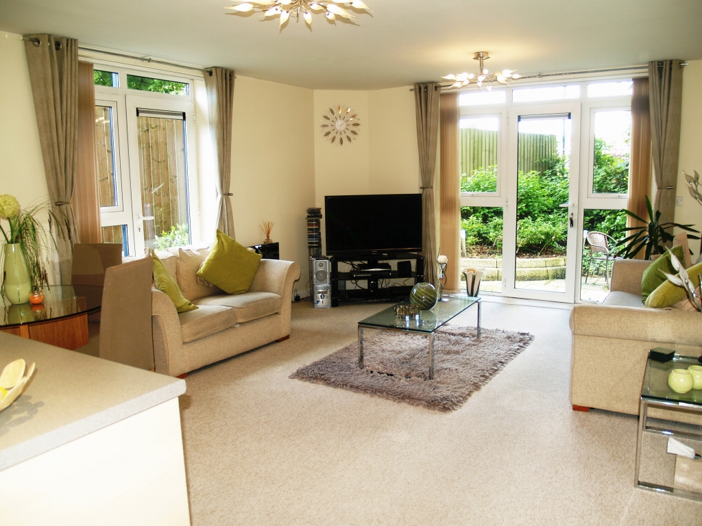 2 bedroom ground floor apartment SSTC in Solihull - photograph 3.