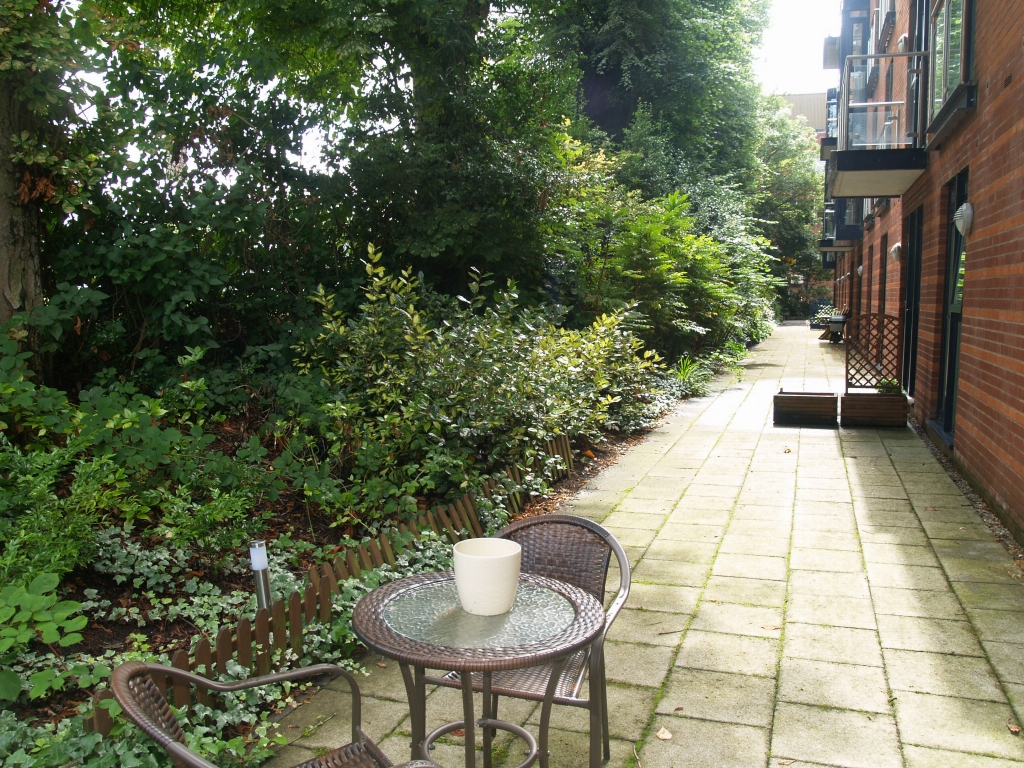 2 bedroom ground floor apartment SSTC in Solihull - photograph 13.