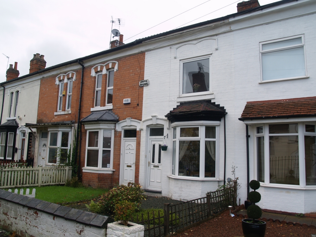 2 bedroom mid terraced house SSTC in Birmingham - photograph 1.