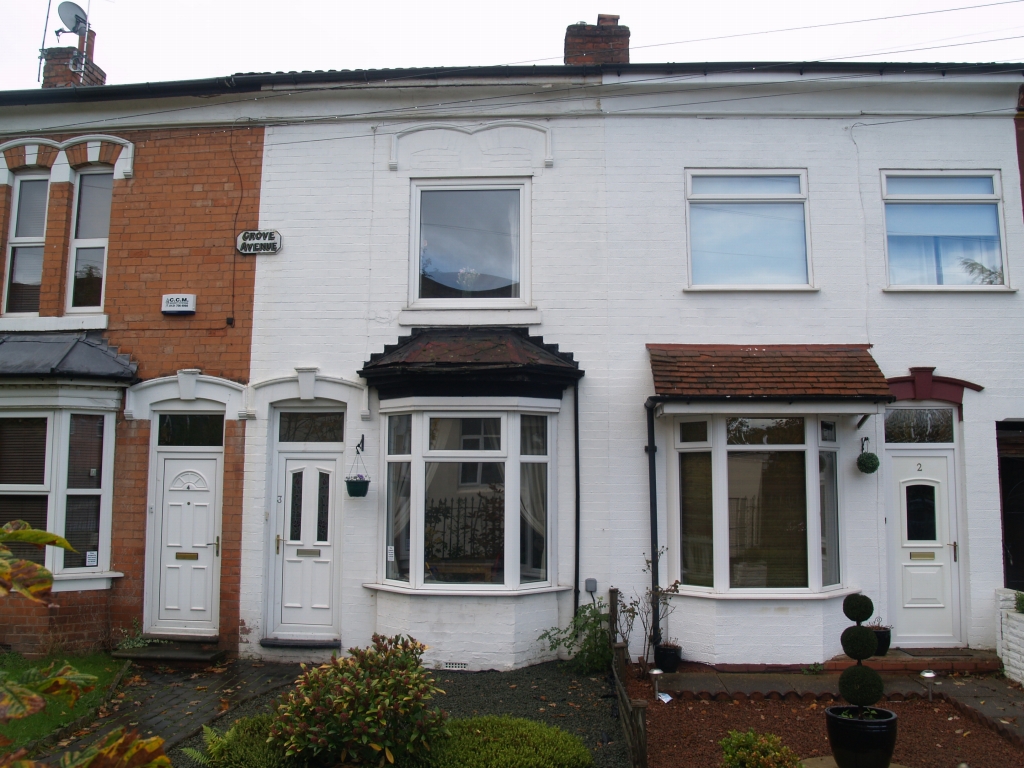 2 bedroom mid terraced house SSTC in Birmingham - photograph 9.