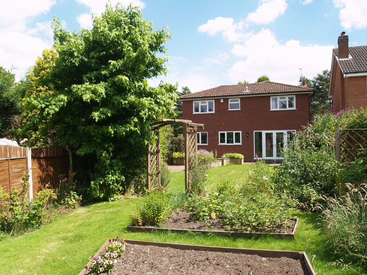 4 bedroom detached house SSTC in Solihull - photograph 3.