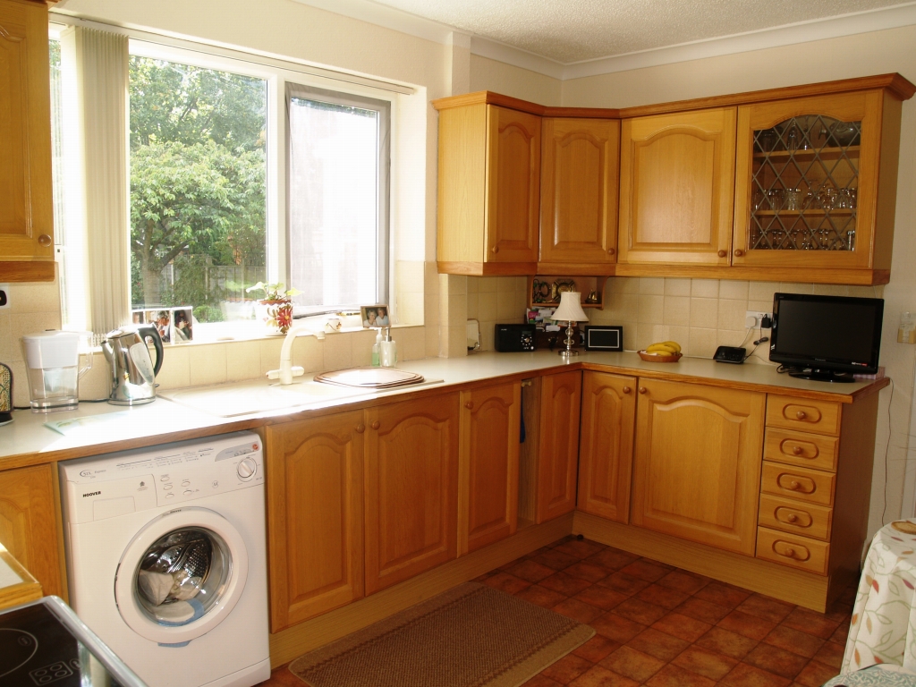 3 bedroom detached house SSTC in Solihull - photograph 8.