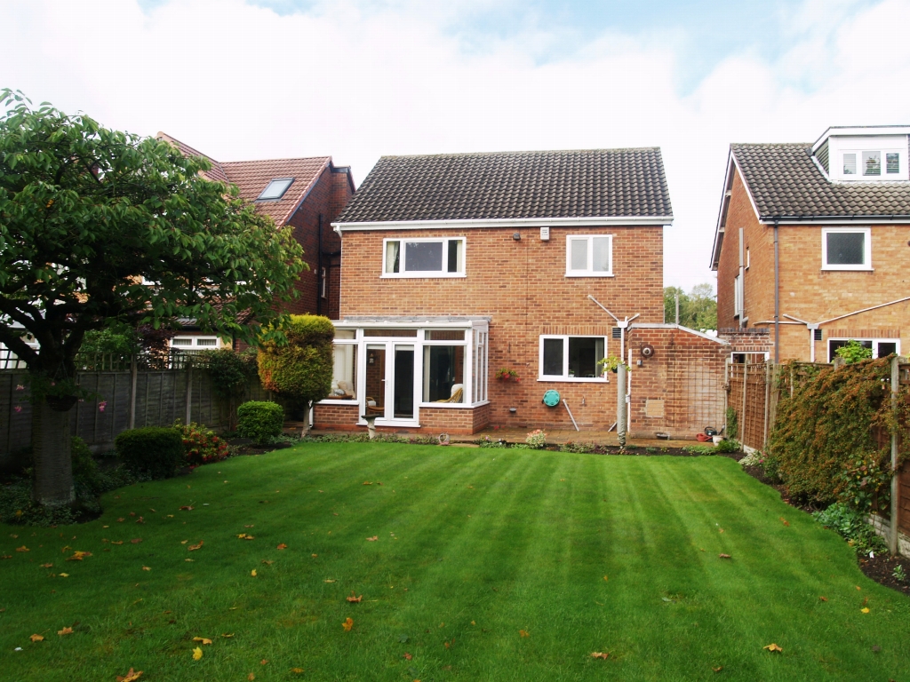 3 bedroom detached house SSTC in Solihull - photograph 16.