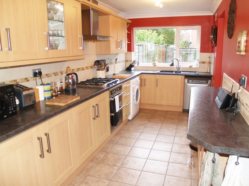 3 bedroom semi detached house SSTC in Solihull - photograph 4.