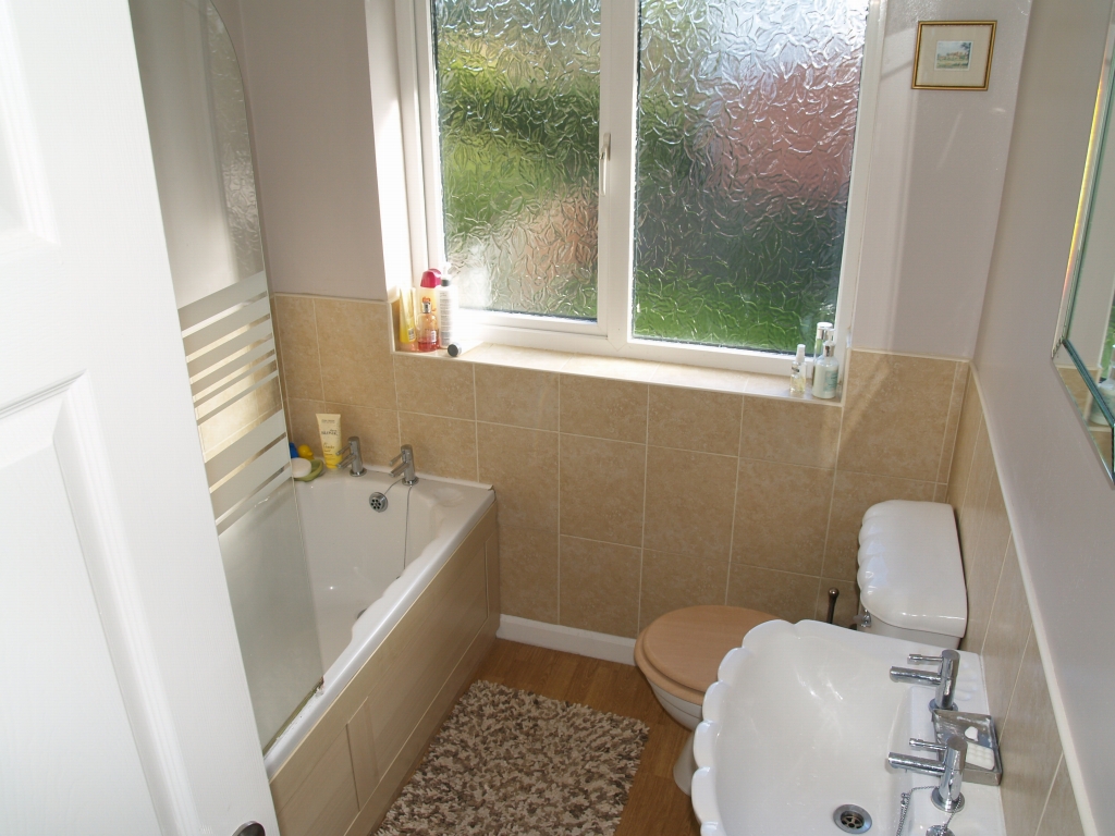 3 bedroom semi detached house SSTC in Solihull - photograph 7.