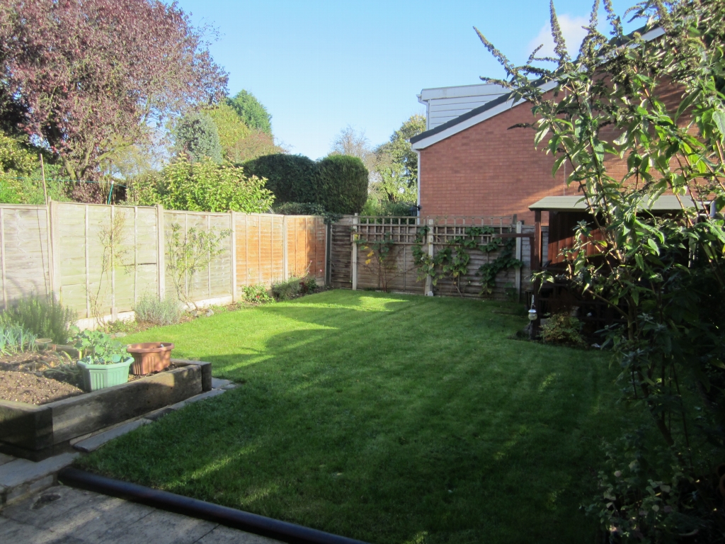 3 bedroom semi detached house SSTC in Solihull - photograph 8.