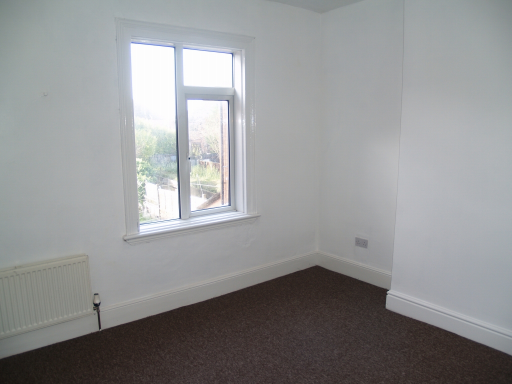 3 bedroom mid terraced house Application Made in Birmingham - photograph 7.