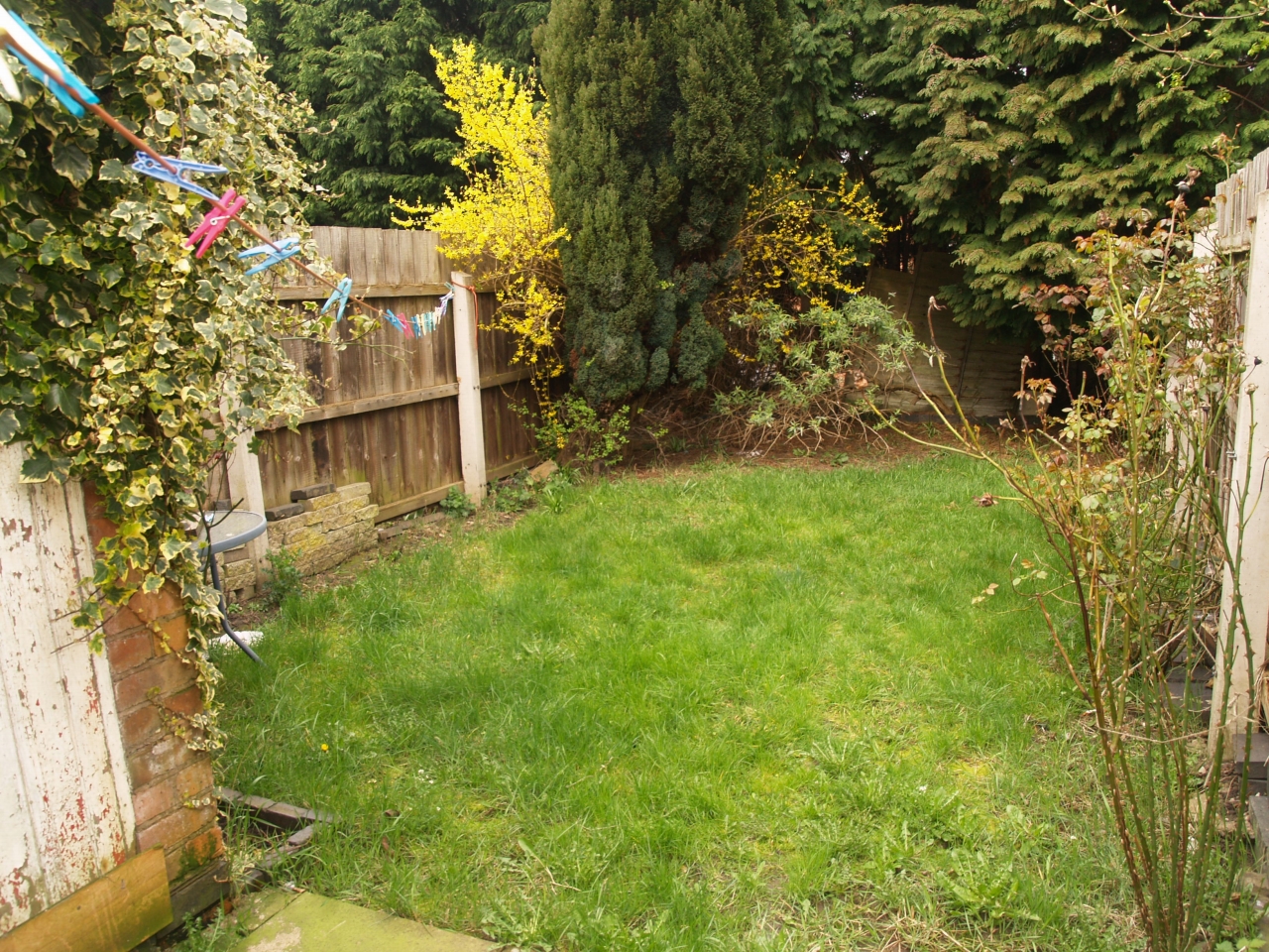 2 bedroom mid terraced house SSTC in Birmingham - photograph 3.