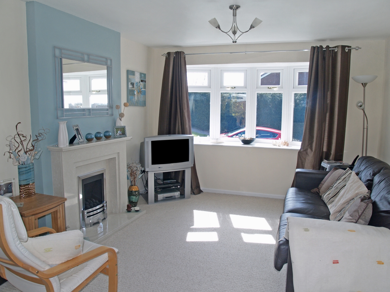 3 bedroom semi detached house SSTC in Solihull - photograph 3.