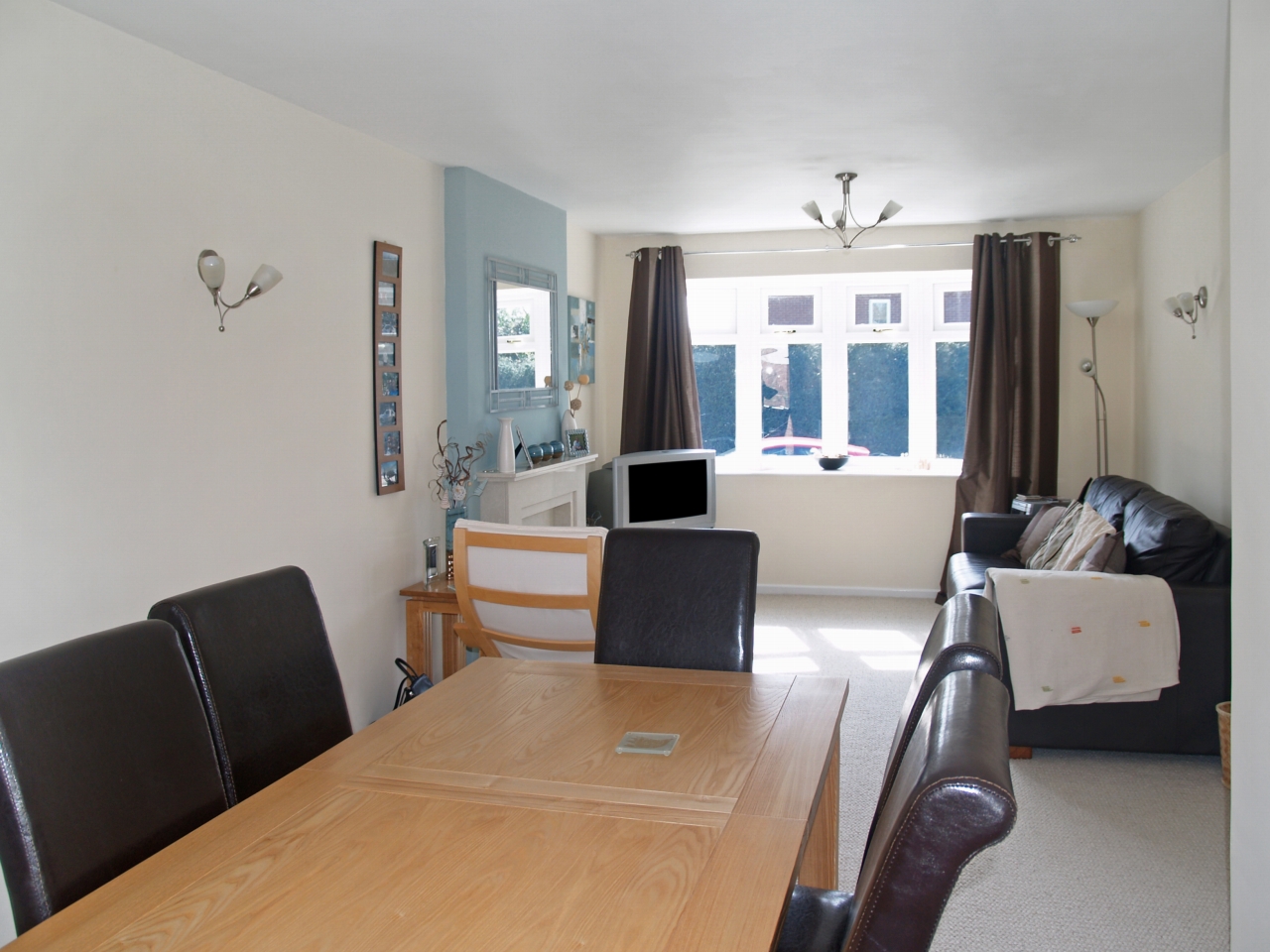 3 bedroom semi detached house SSTC in Solihull - photograph 4.