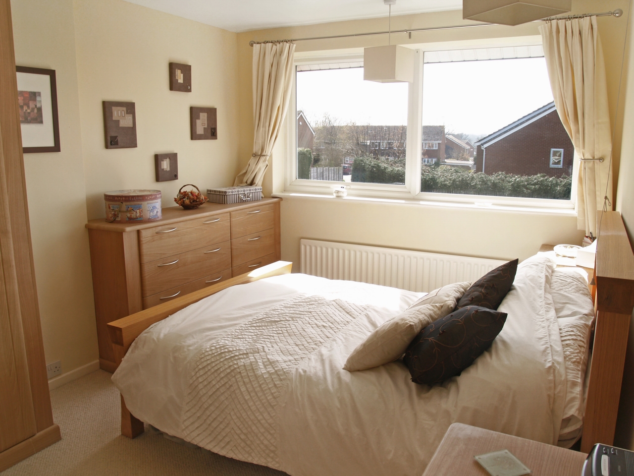 3 bedroom semi detached house SSTC in Solihull - photograph 7.