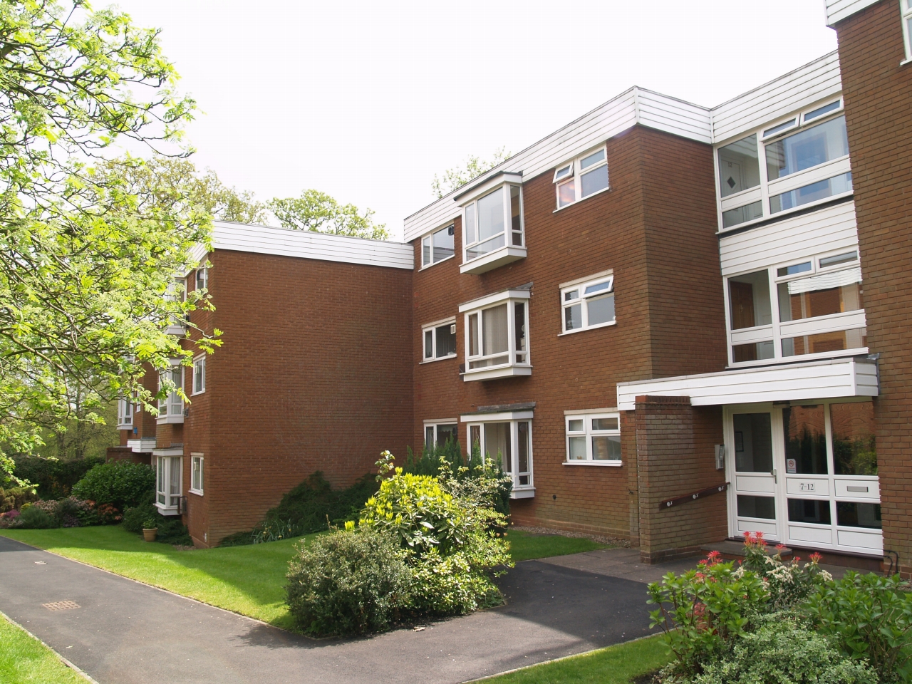 2 bedroom ground floor apartment SSTC in Solihull - Main Image.